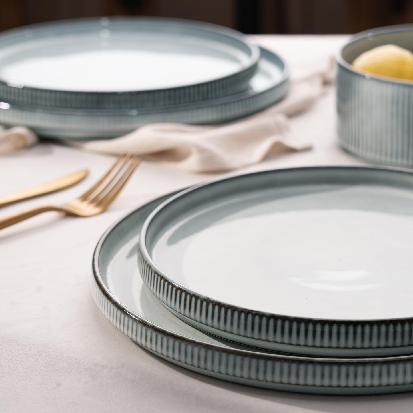 Famiware Star Dinnerware Sets, Plates and Bowls Set for 4, 12 Pieces Dishes- Chip and Scratch Resistant, Microwave and Dishwasher Safe Kitchen Set, Cappuccino White