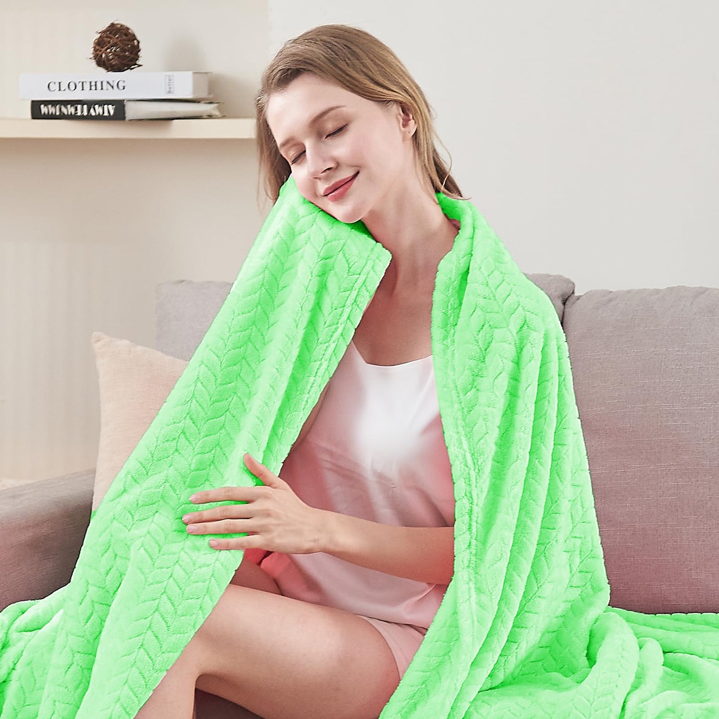 Inhand Fleece Throw Blankets, Super Soft Flannel Cozy Blankets for Adults, Washable Lightweight Blanket for Couch Sofa Bed Office, Warm Plush Blankets for All Season (50"×60", Green)