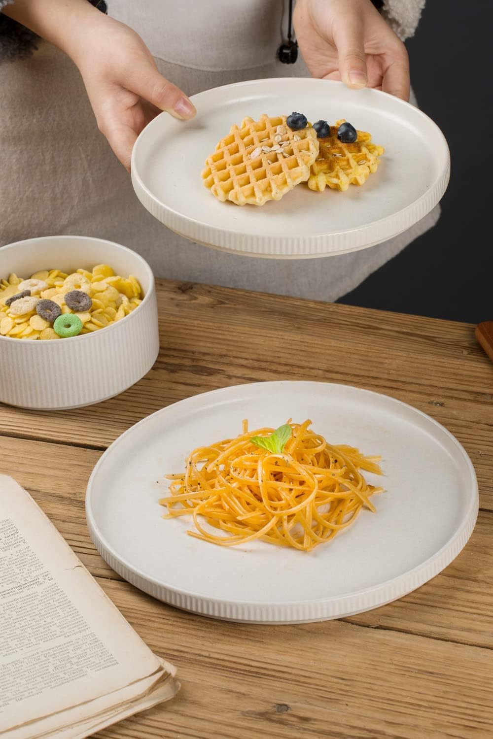 Famiware Star Dinnerware Sets, Plates and Bowls Set for 4, 12 Pieces Dishes- Chip and Scratch Resistant, Microwave and Dishwasher Safe Kitchen Set, Cappuccino White