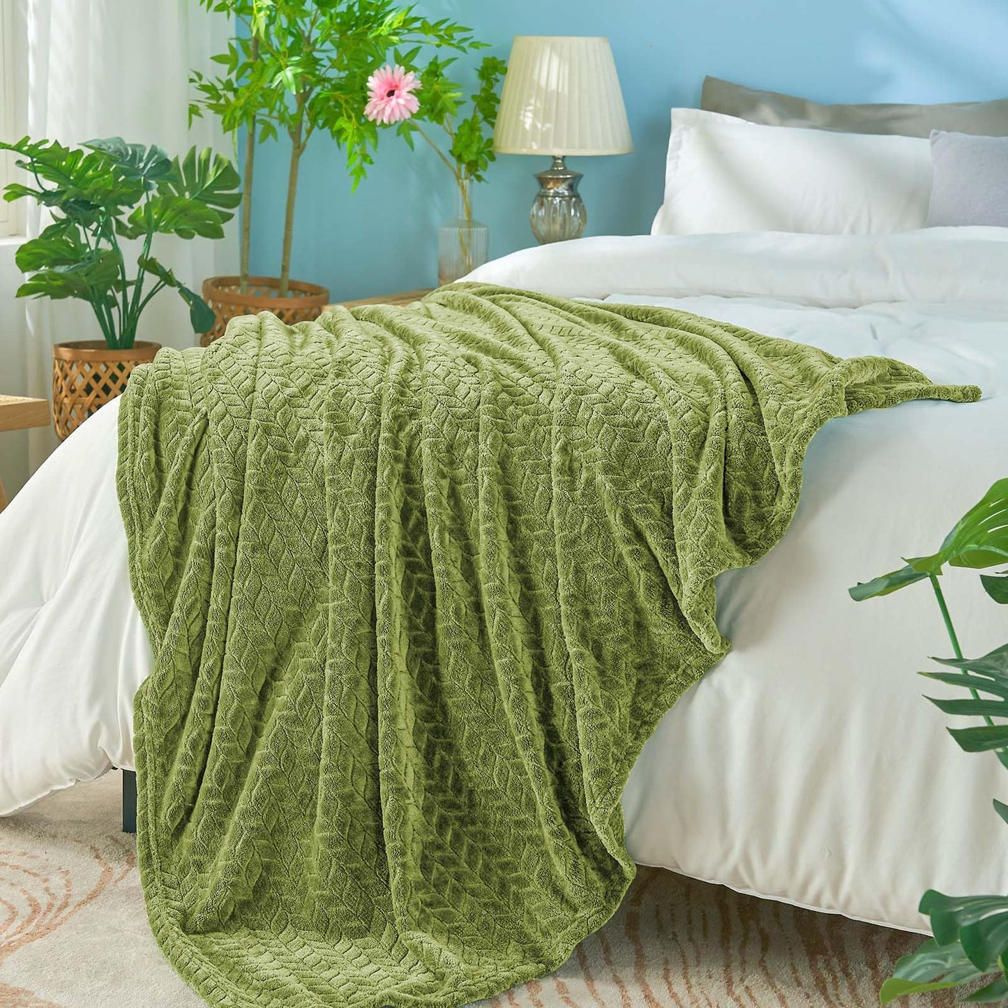 Inhand Fleece Throw Blankets, Super Soft Flannel Cozy Blankets for Adults, Washable Lightweight Blanket for Couch Sofa Bed Office, Warm Plush Blankets for All Season (50"×60", Green)
