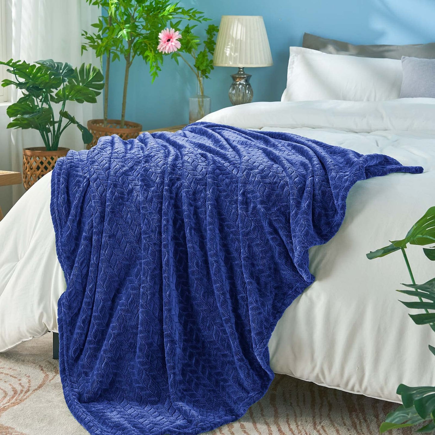 Inhand Fleece Throw Blankets, Super Soft Flannel Cozy Blankets for Adults, Washable Lightweight Blanket for Couch Sofa Bed Office, Warm Plush Blankets for All Season (50"×60", Green)