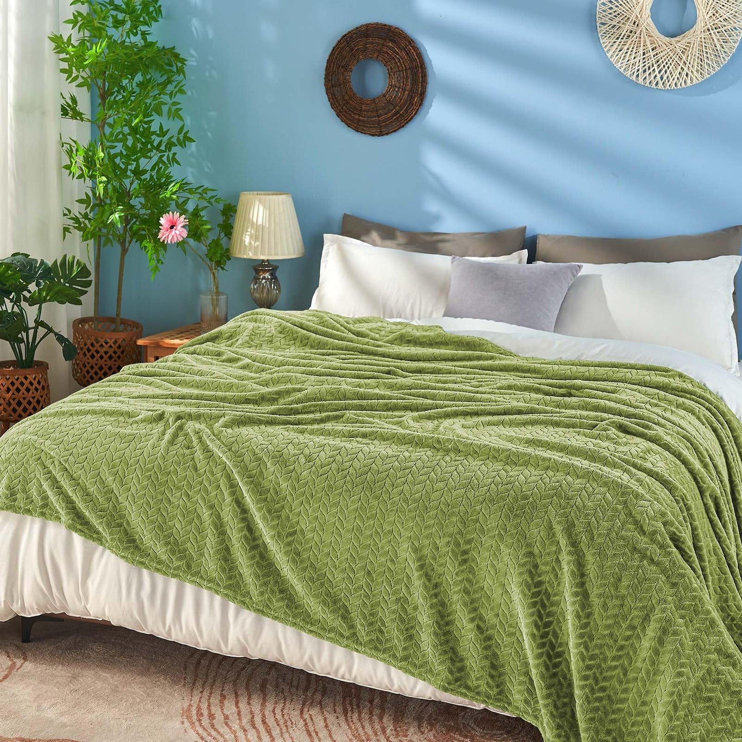 Inhand Fleece Throw Blankets, Super Soft Flannel Cozy Blankets for Adults, Washable Lightweight Blanket for Couch Sofa Bed Office, Warm Plush Blankets for All Season (50"×60", Green)