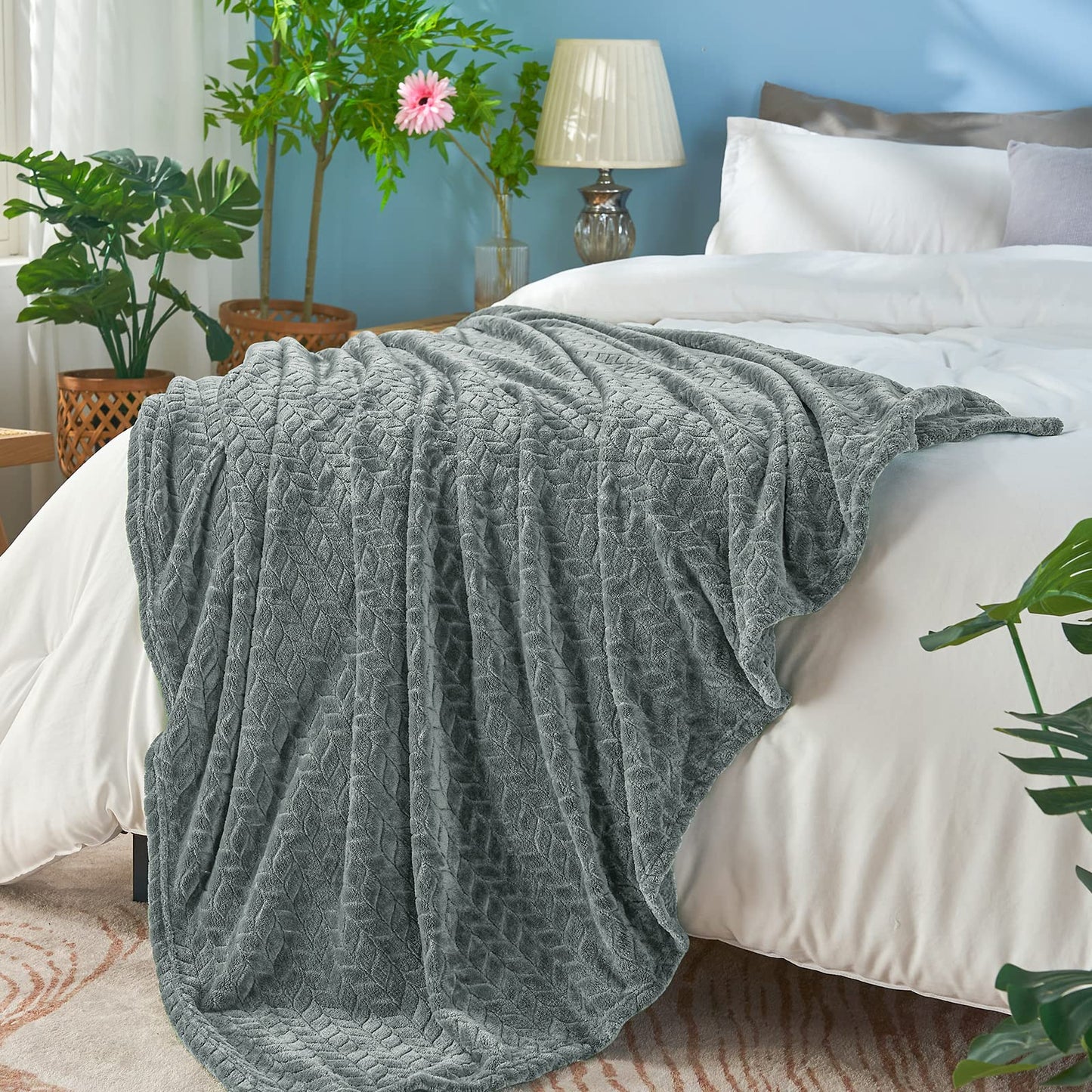 Inhand Fleece Throw Blankets, Super Soft Flannel Cozy Blankets for Adults, Washable Lightweight Blanket for Couch Sofa Bed Office, Warm Plush Blankets for All Season (50"×60", Green)