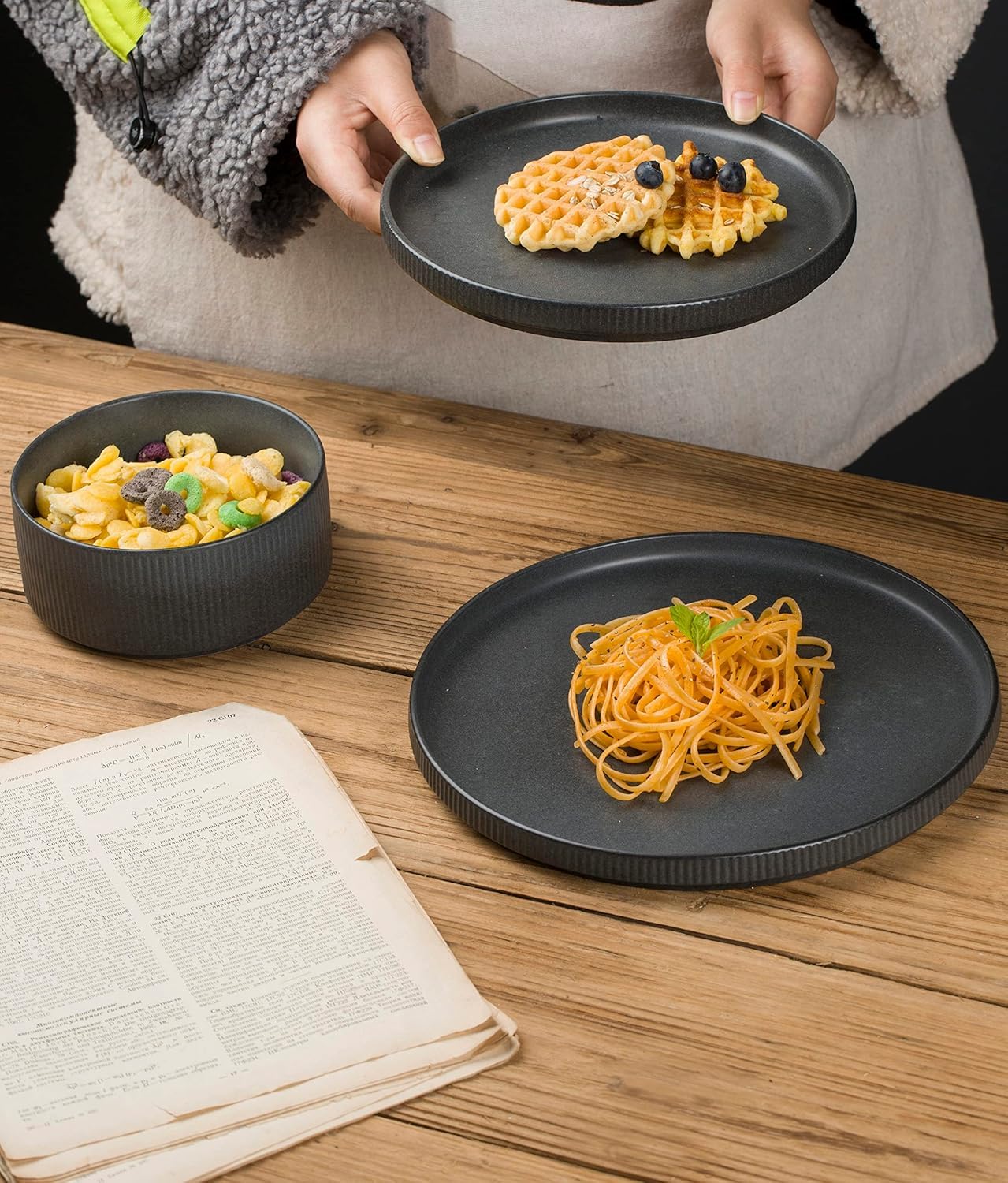 Famiware Star Dinnerware Sets, Plates and Bowls Set for 4, 12 Pieces Dishes- Chip and Scratch Resistant, Microwave and Dishwasher Safe Kitchen Set, Cappuccino White