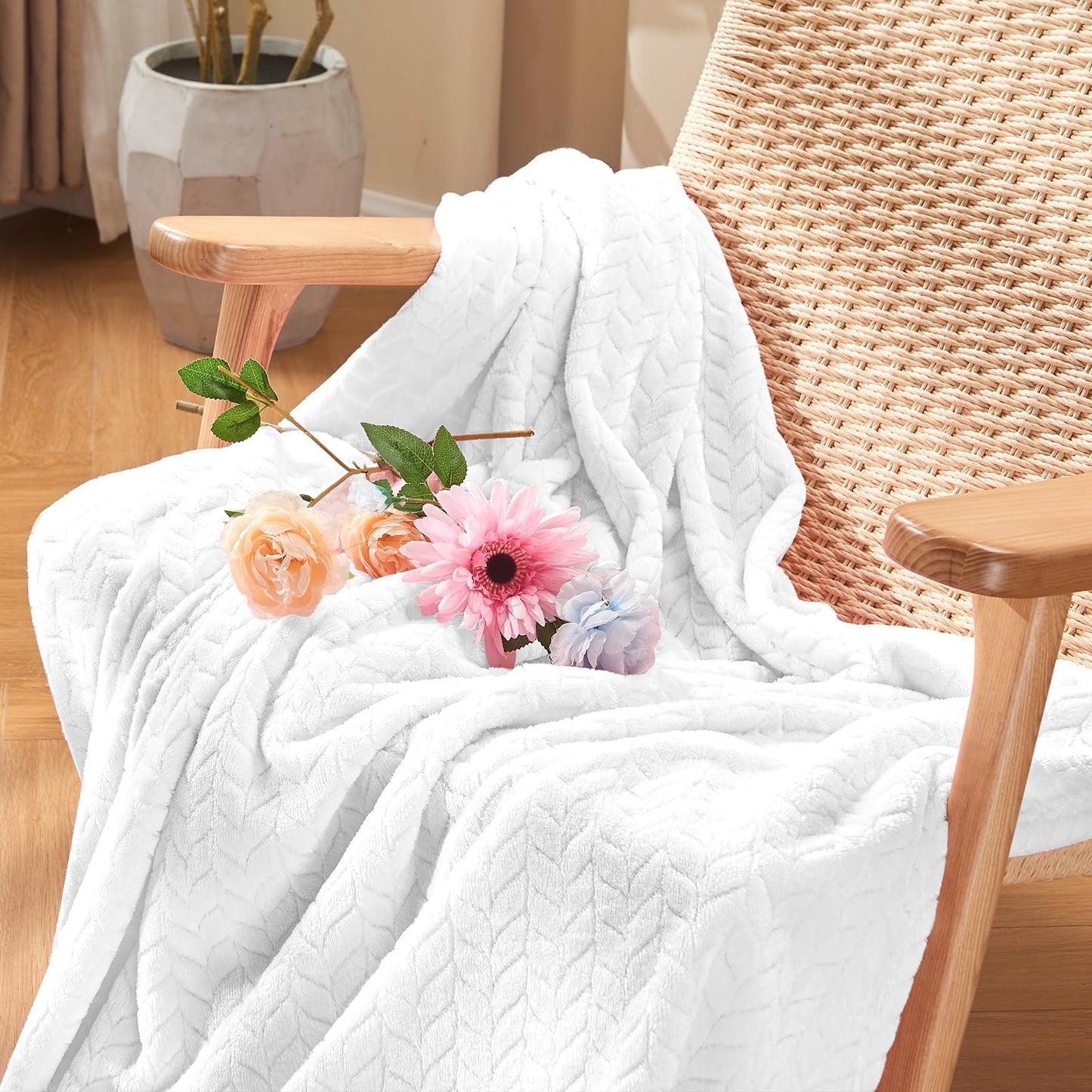 Inhand Fleece Throw Blankets, Super Soft Flannel Cozy Blankets for Adults, Washable Lightweight Blanket for Couch Sofa Bed Office, Warm Plush Blankets for All Season (50"×60", Green)