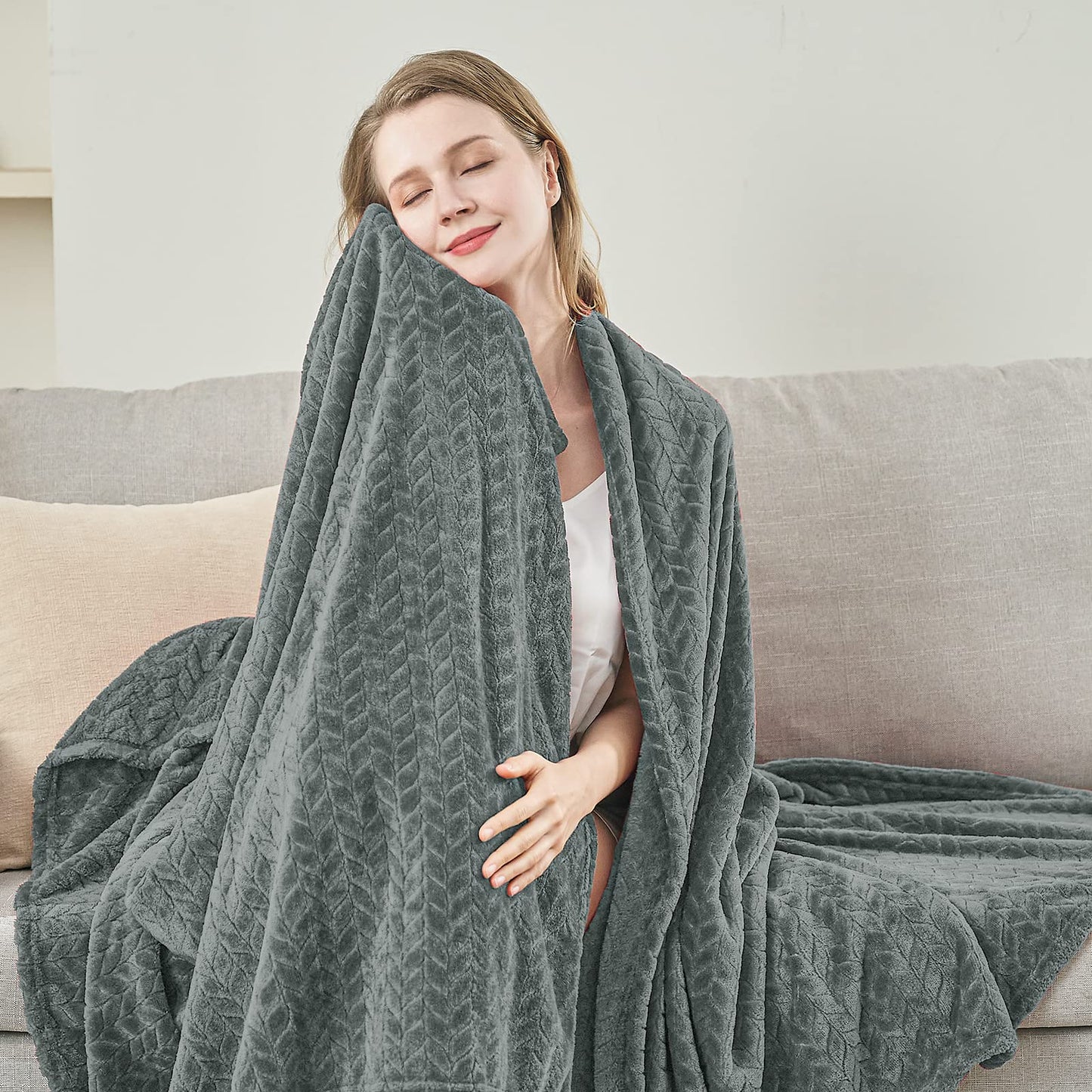 Inhand Fleece Throw Blankets, Super Soft Flannel Cozy Blankets for Adults, Washable Lightweight Blanket for Couch Sofa Bed Office, Warm Plush Blankets for All Season (50"×60", Green)