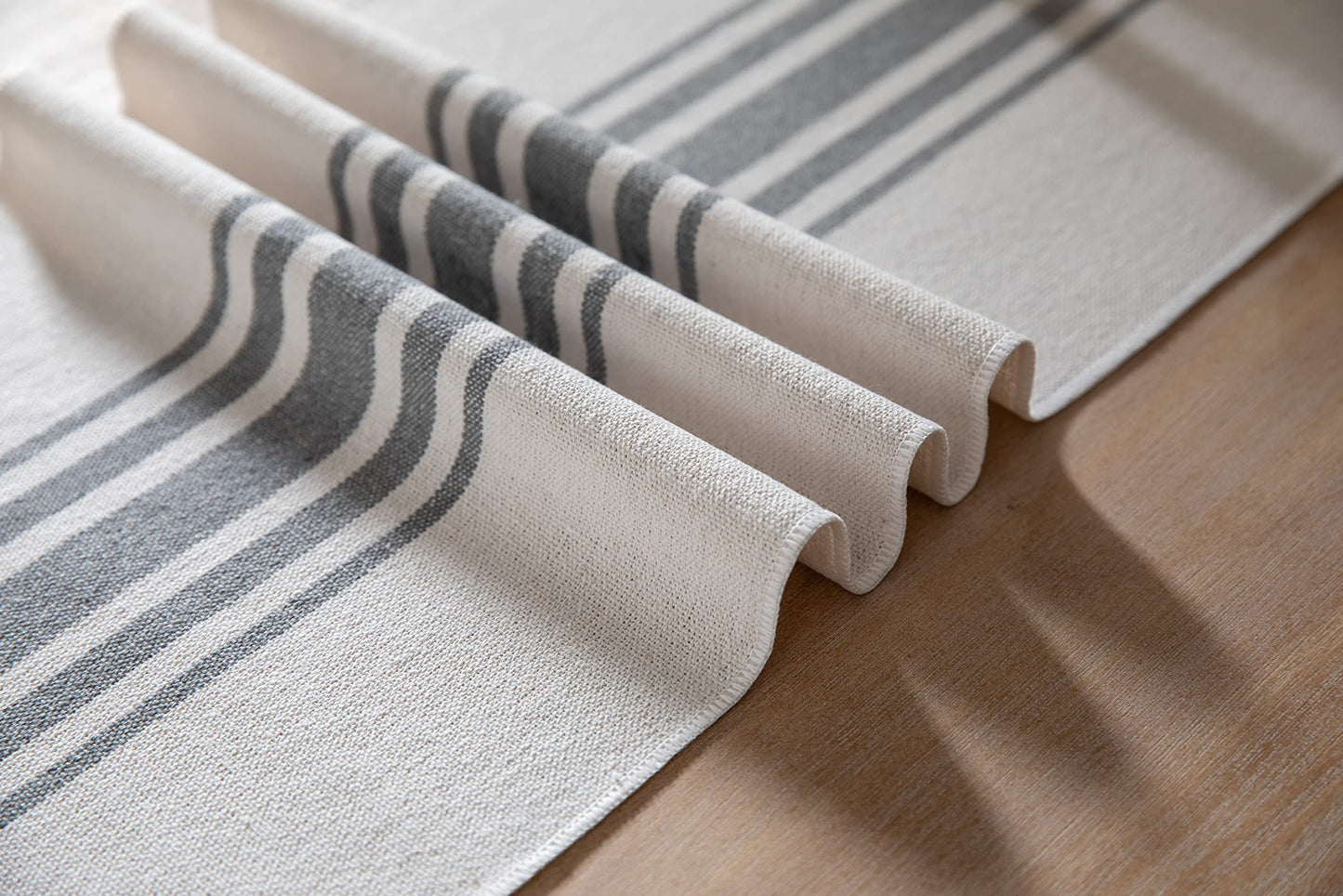 Caflife Boho Table Runner for Modern Farmhouse Decor, Dining Table décor 13 x 72 Inch Long, Coffee Table Runner with Handcrafted Tassels, Green and Beige Stripe Table Runner for Home Boho décor