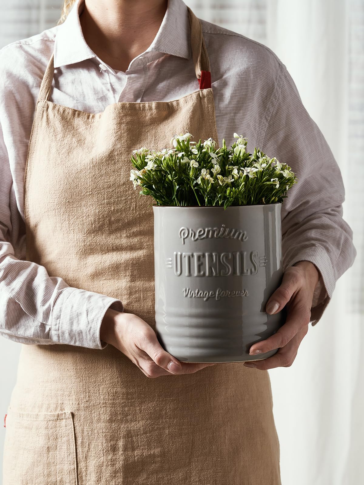 DOWAN 7.2″ Extra Large Kitchen Utensil Holder, Farmhouse Utensil Holder for Countertop, Ceramic Utensil Crock with Protection Cork Mat, Utensil Organizer for Kitchen Decor & Housewarming Gift, White