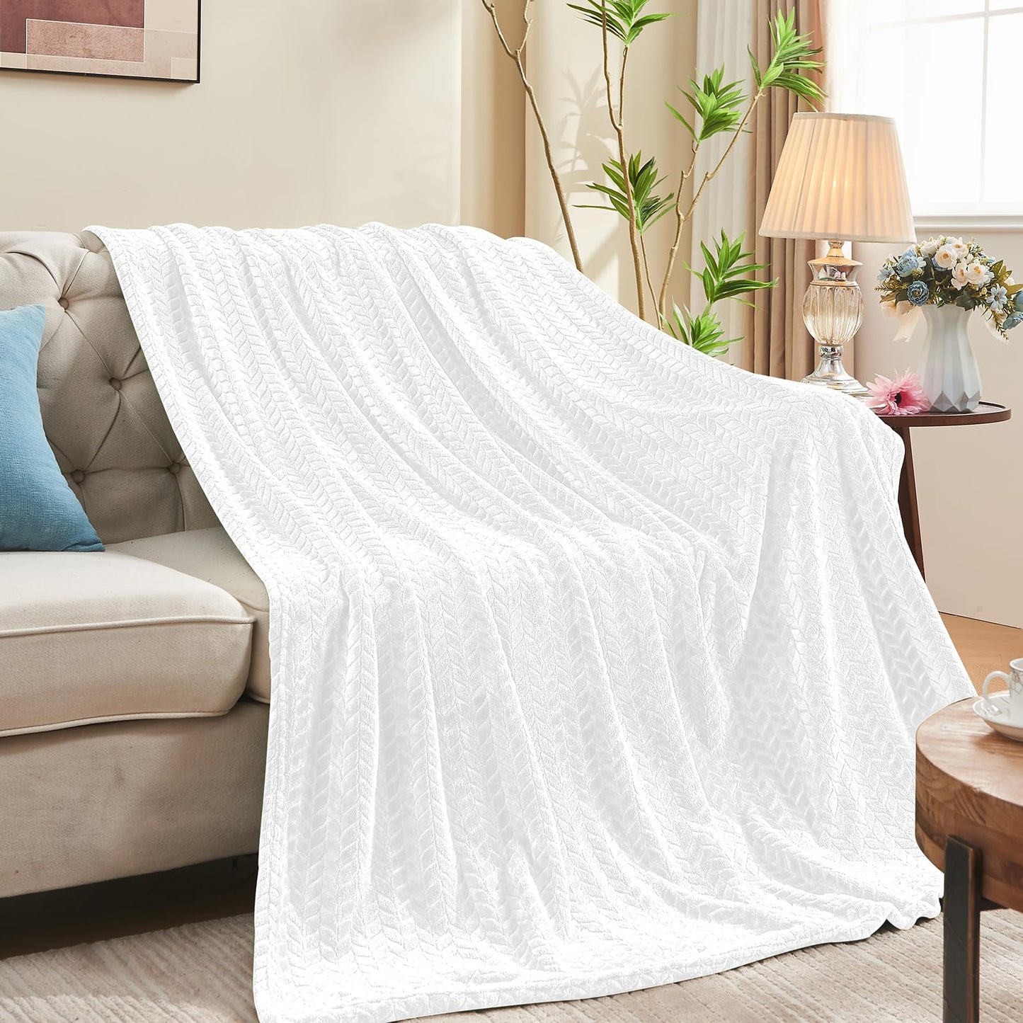 Inhand Fleece Throw Blankets, Super Soft Flannel Cozy Blankets for Adults, Washable Lightweight Blanket for Couch Sofa Bed Office, Warm Plush Blankets for All Season (50"×60", Green)