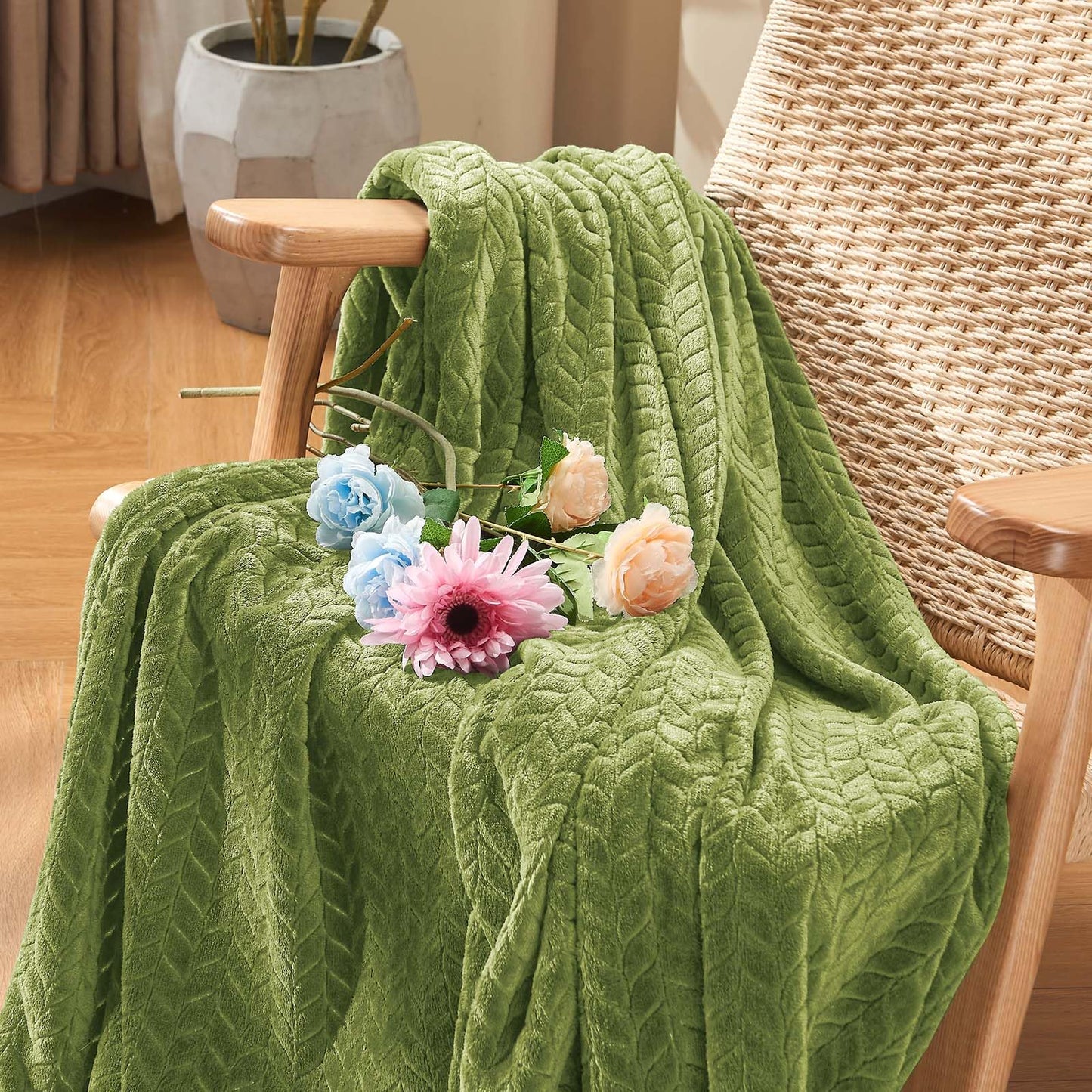 Inhand Fleece Throw Blankets, Super Soft Flannel Cozy Blankets for Adults, Washable Lightweight Blanket for Couch Sofa Bed Office, Warm Plush Blankets for All Season (50"×60", Green)