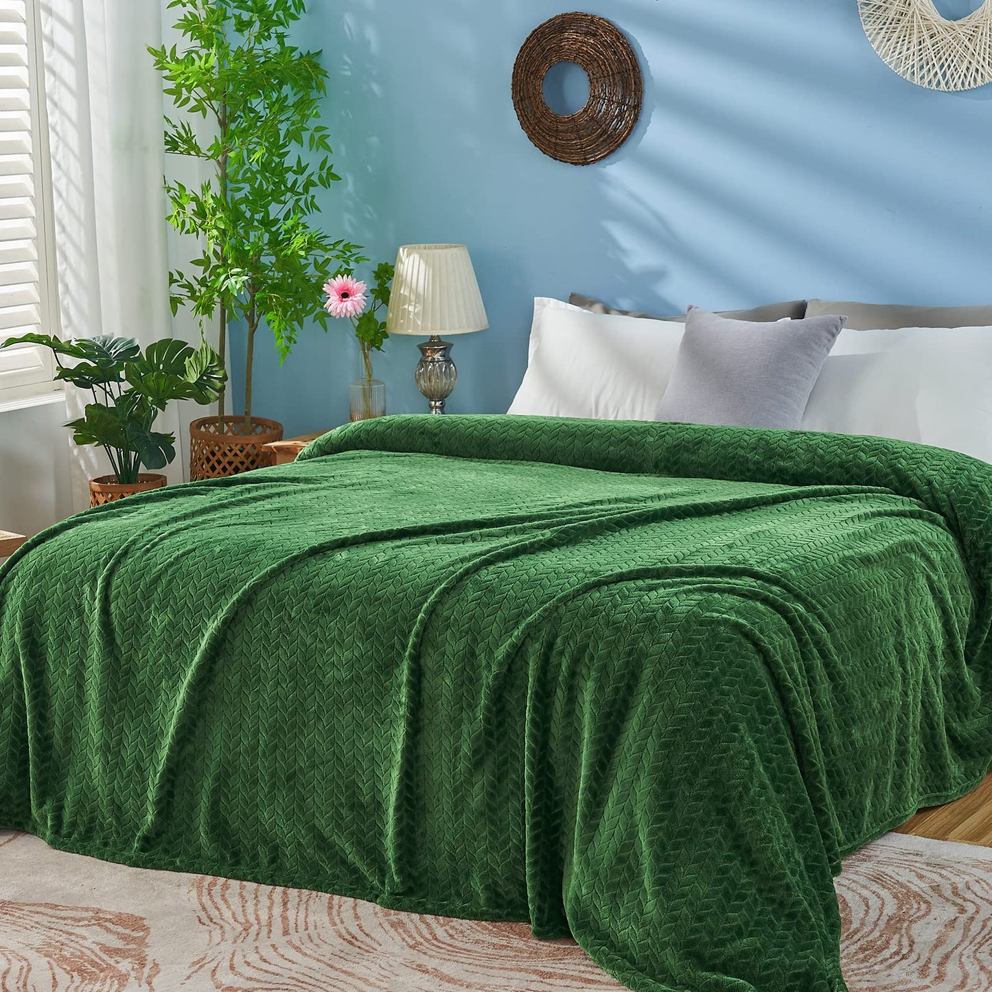 Inhand Fleece Throw Blankets, Super Soft Flannel Cozy Blankets for Adults, Washable Lightweight Blanket for Couch Sofa Bed Office, Warm Plush Blankets for All Season (50"×60", Green)