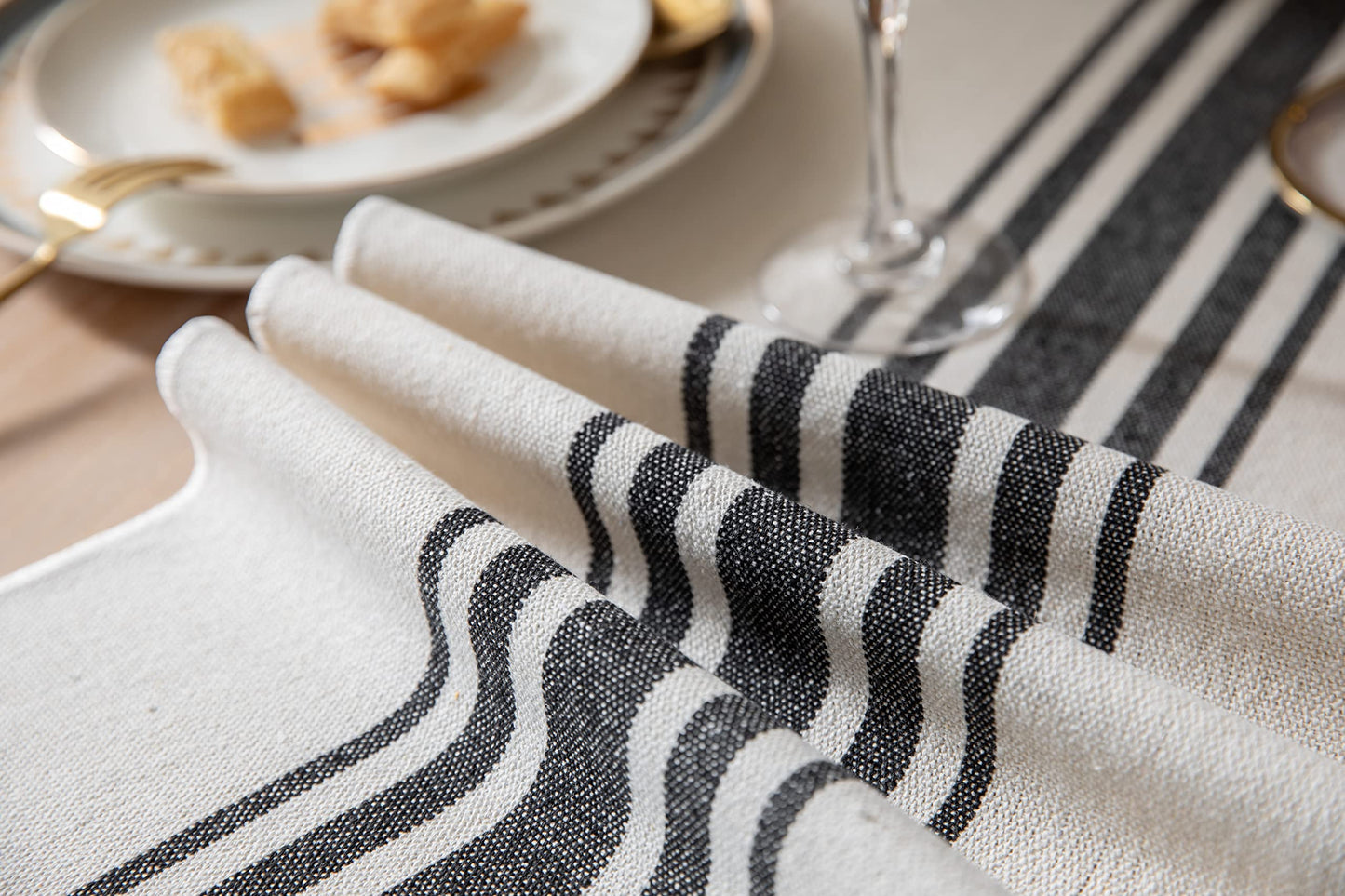 Caflife Boho Table Runner for Modern Farmhouse Decor, Dining Table décor 13 x 72 Inch Long, Coffee Table Runner with Handcrafted Tassels, Green and Beige Stripe Table Runner for Home Boho décor