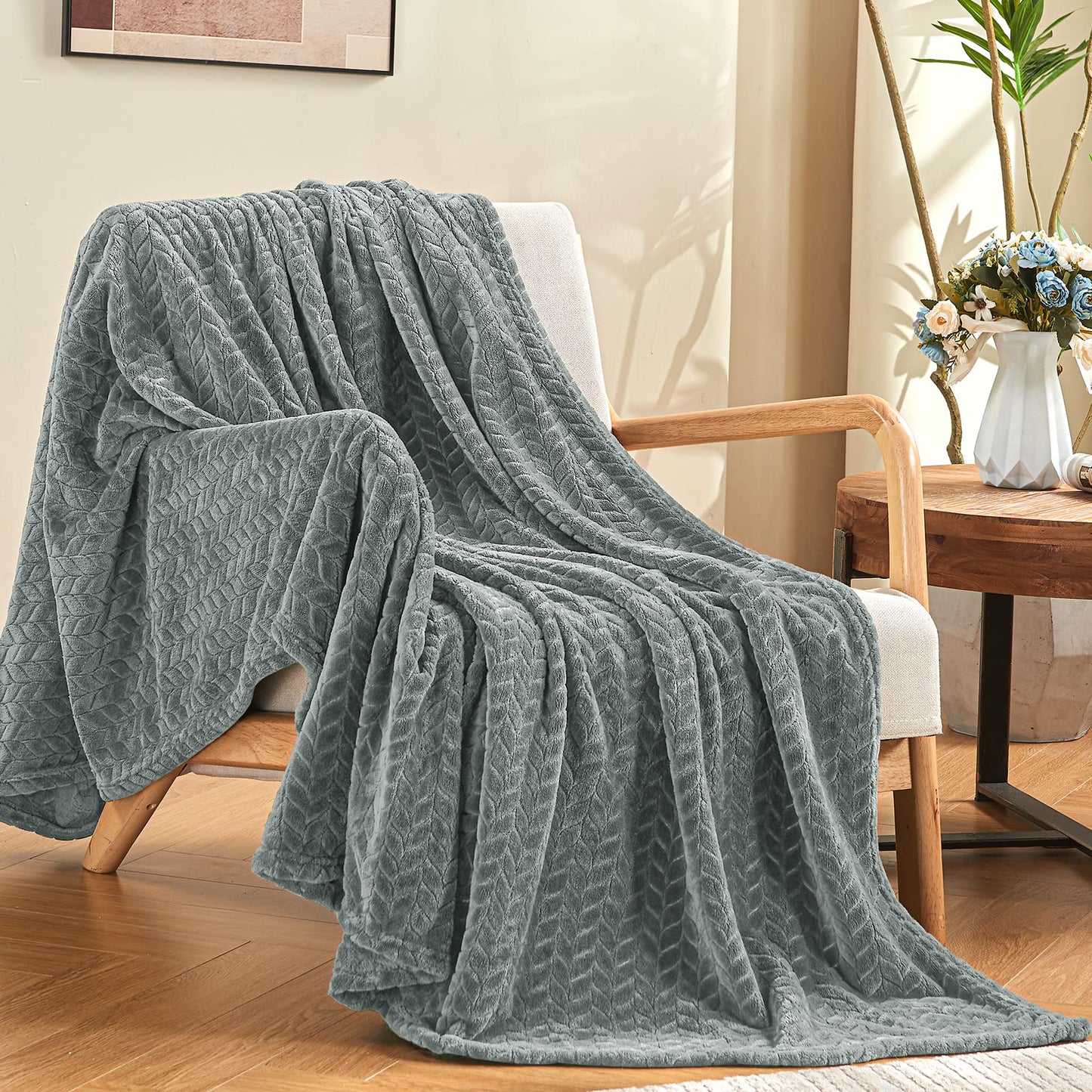 Inhand Fleece Throw Blankets, Super Soft Flannel Cozy Blankets for Adults, Washable Lightweight Blanket for Couch Sofa Bed Office, Warm Plush Blankets for All Season (50"×60", Green)