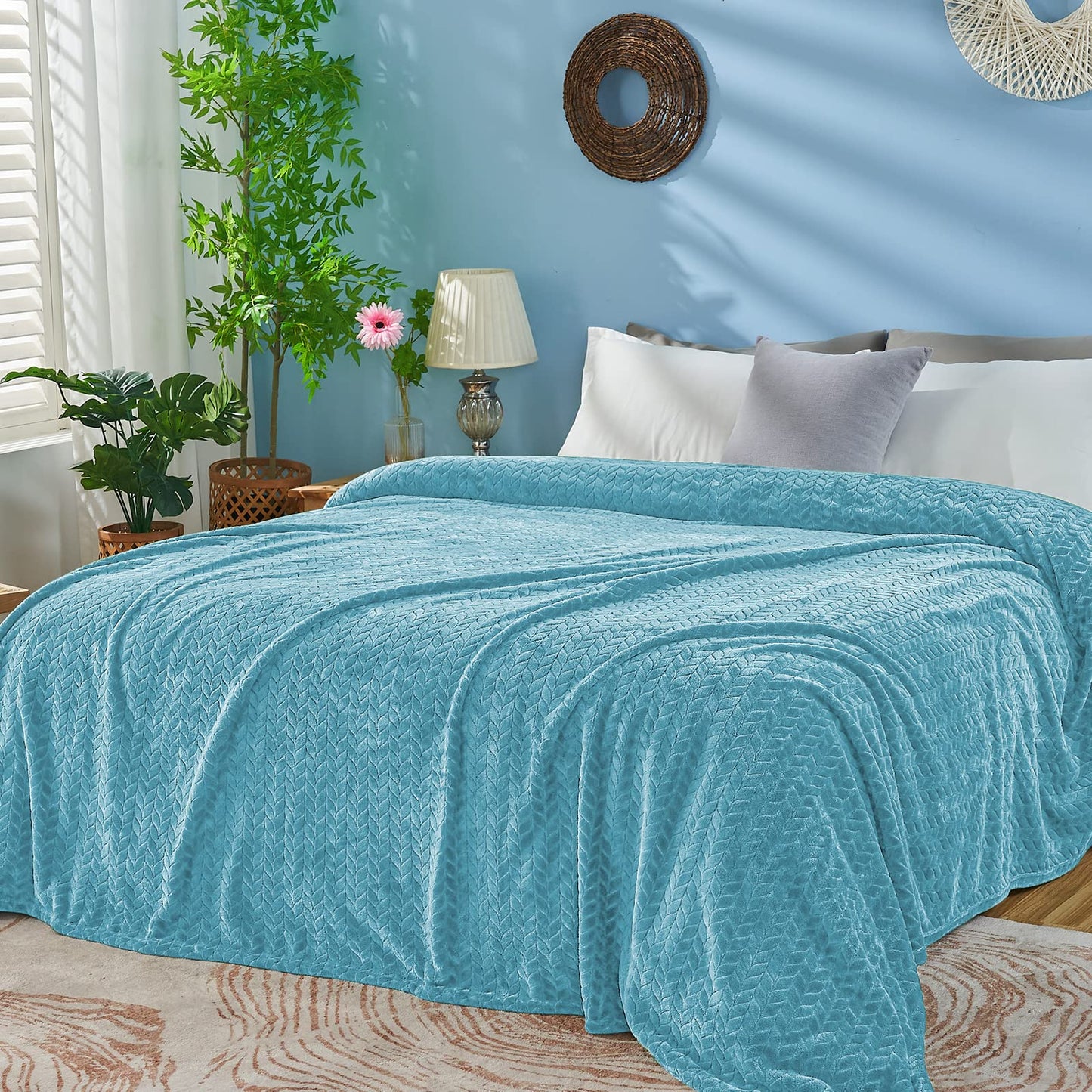 Inhand Fleece Throw Blankets, Super Soft Flannel Cozy Blankets for Adults, Washable Lightweight Blanket for Couch Sofa Bed Office, Warm Plush Blankets for All Season (50"×60", Green)