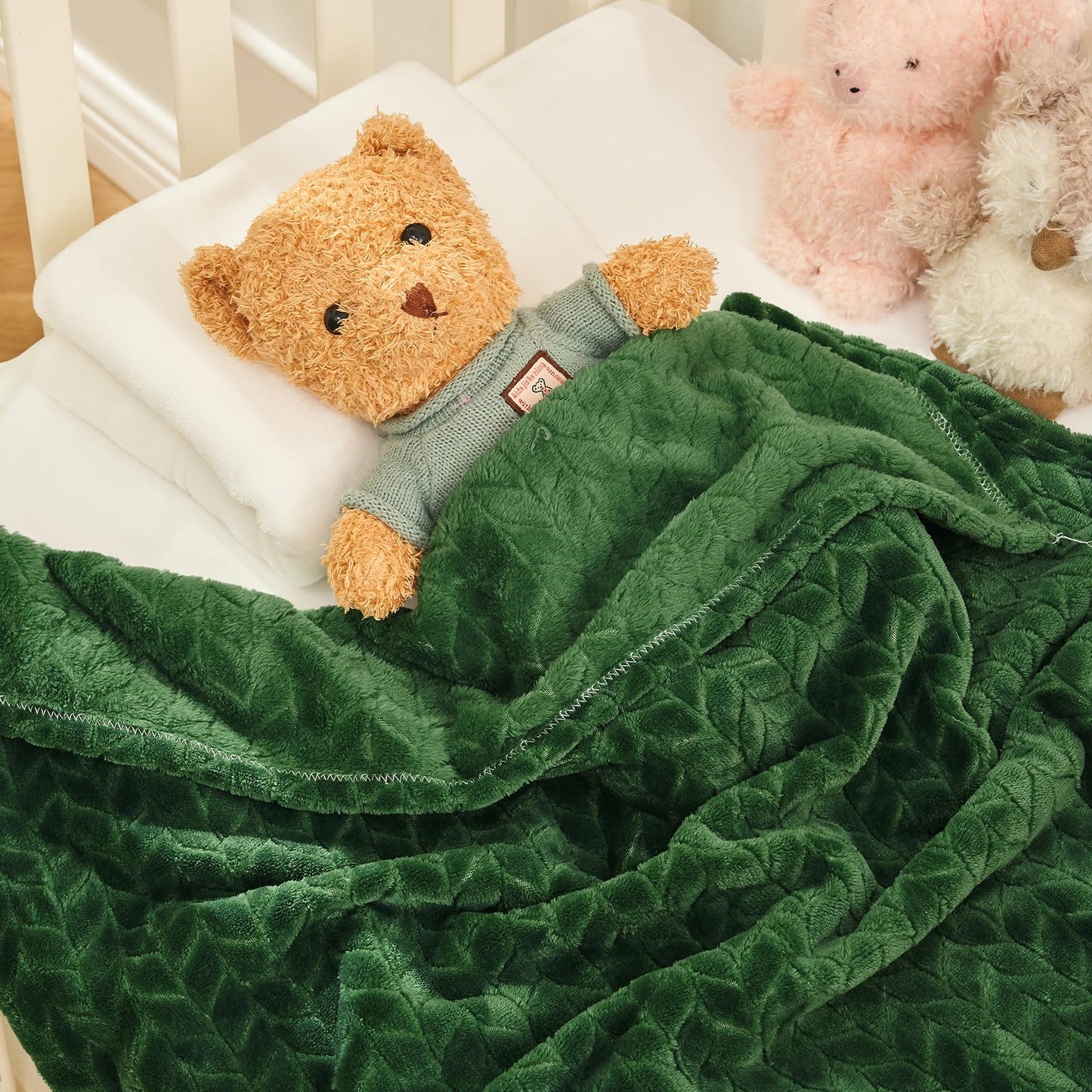 Inhand Fleece Throw Blankets, Super Soft Flannel Cozy Blankets for Adults, Washable Lightweight Blanket for Couch Sofa Bed Office, Warm Plush Blankets for All Season (50"×60", Green)