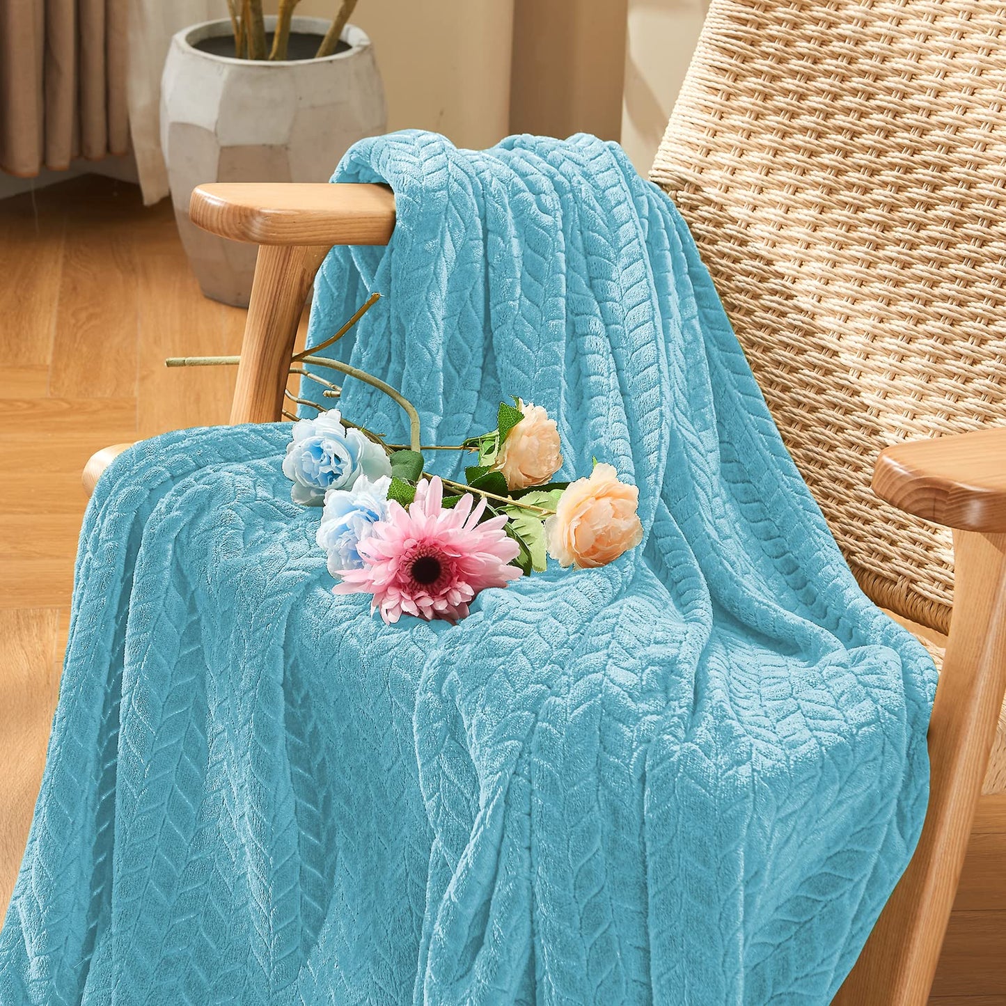 Inhand Fleece Throw Blankets, Super Soft Flannel Cozy Blankets for Adults, Washable Lightweight Blanket for Couch Sofa Bed Office, Warm Plush Blankets for All Season (50"×60", Green)