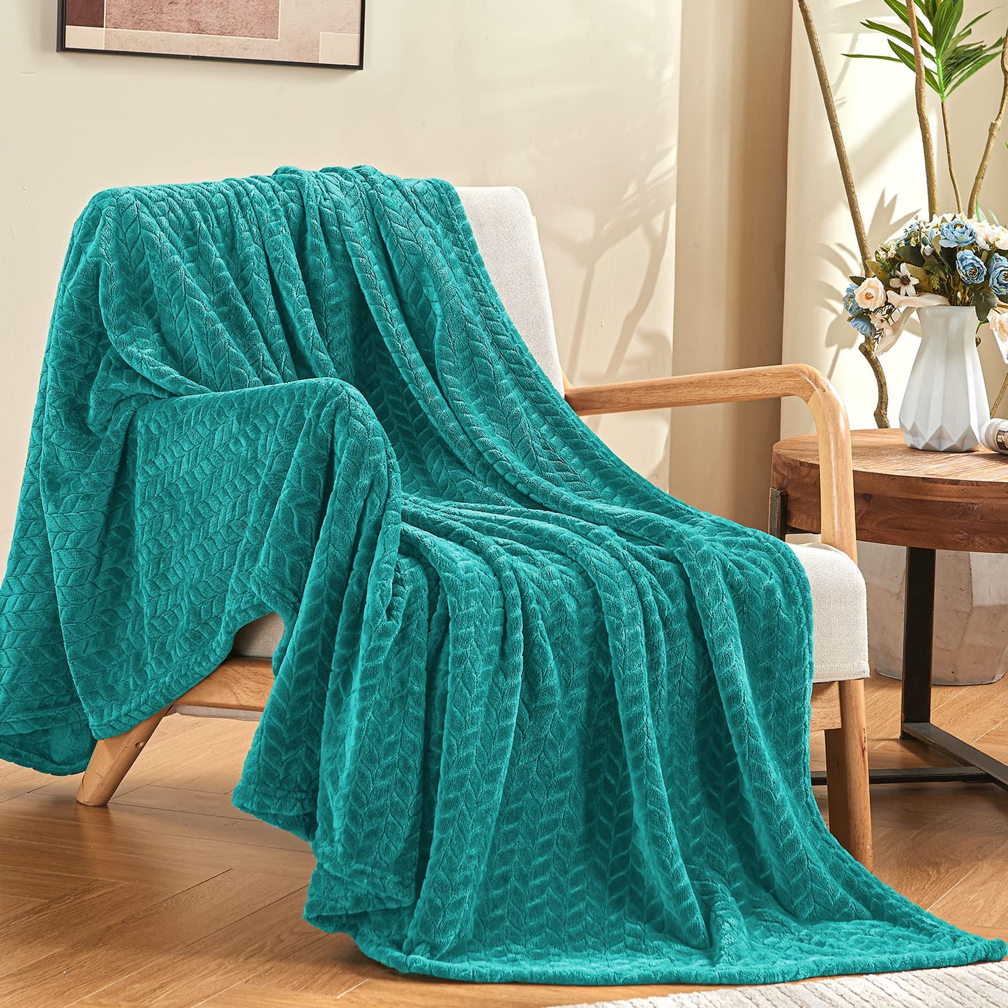 Inhand Fleece Throw Blankets, Super Soft Flannel Cozy Blankets for Adults, Washable Lightweight Blanket for Couch Sofa Bed Office, Warm Plush Blankets for All Season (50"×60", Green)