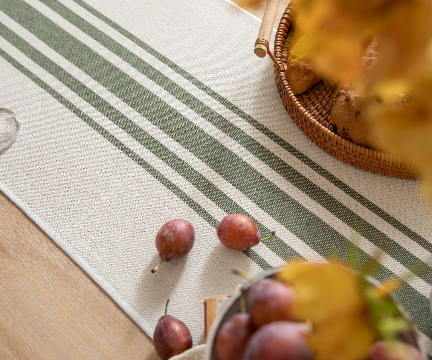Caflife Boho Table Runner for Modern Farmhouse Decor, Dining Table décor 13 x 72 Inch Long, Coffee Table Runner with Handcrafted Tassels, Green and Beige Stripe Table Runner for Home Boho décor